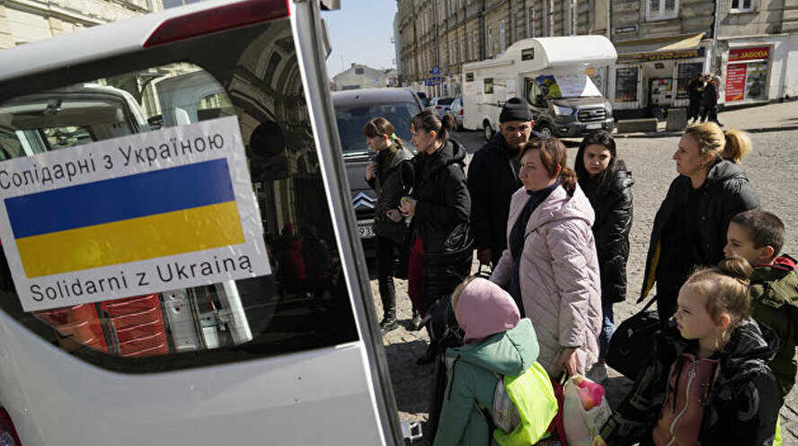 Как безобразно ведут себя Украинские беженцы в Европе и мнение местных о них.0