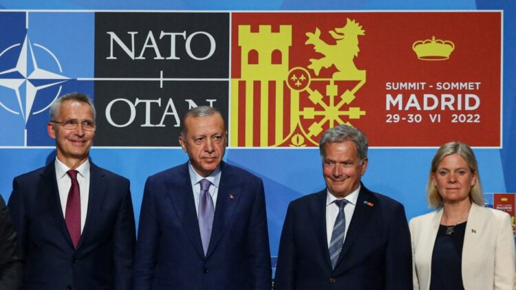 Мадридский саммит по турецким правилам/Швецию и Финляндию примут в альянс на условиях Эрдогана.0