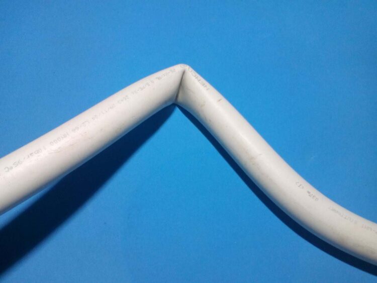 Как быстро согнуть металлопластиковую трубу без риска ее переломить0