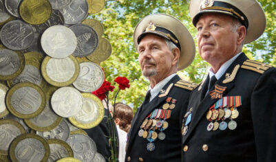 Госдума приняла закон о заморозке понижающего коэффициента к военным пенсиям