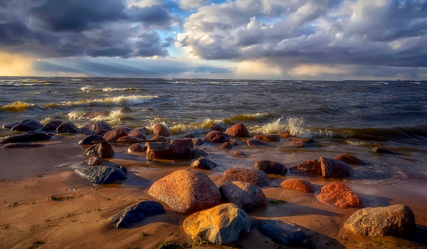 Балтийский берег морская. Берег Балтийского моря финский залив. Каменный берег валуны финский залив. Зеленоградск побережье Балтийского моря. Балтийское море у берегов Эстонии.