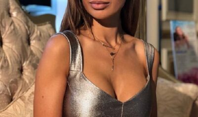 Виктория Боня поделилась пляжным фото в бикини