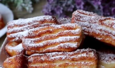 В таких творожниках много творога, мало муки, на вкус они как печенье