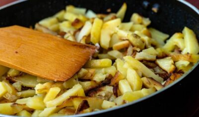 Как вкусно пожарить картошку: не развалившаяся-мокрая, а с хрустящей корочкой