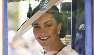 «Не похожа сама на себя»: истощавшая Кейт вышла в свет после осложнений от онкологии (видео)