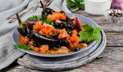 Салат с черри, баклажанами и творожным сыром