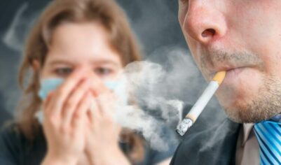Отказ от курения снижает риск инфаркта почти в два раза