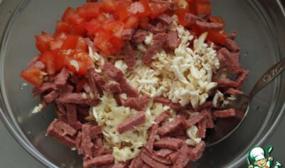 САЛАТ с копченой колбасой, помидорами и сыром