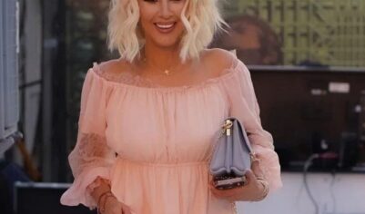 Лера Кудрявцева не поскупилась на новое авто, чтобы возить дочь в школу