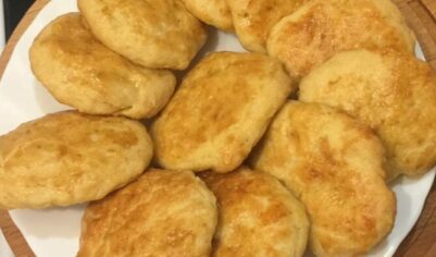 Сырно яблочные коржики