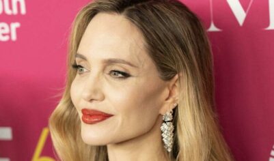 Уже не скрывает: Джоли подогревает слухи о новом романе