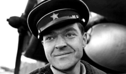 «Почему он скрывал от всех жену, стало ясно, когда однажды они вместе пришли в театр»:неидеальный брак Алексея Жаркова и стюардессы Любоньки