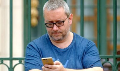 Три СМС-сообщения, поверив которым можно в итоге отдать свои деньги мошенникам