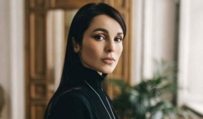 Сати Казанова оправдалась за свои необычные «лотосовые» роды