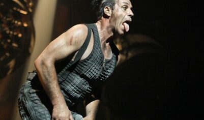 Суд постановил взыскать с лидера группы Rammstein Линдеманна ₽67 млн из-за отмены концерта в Твери