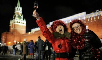 Новогодний стол, который больше не нужен и новая мода, как встречать праздник