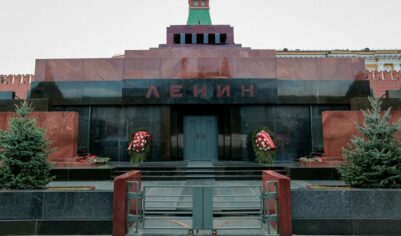 Деньги на обслуживание Ленина и почему людей торопят в Мавзолее