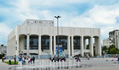 Это поразительно: как выглядит и как устроена самая современная театральная сцена России