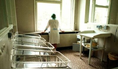 В РОССИИ НАЧАЛИ ЗАКРЫВАТЬ РОДДОМА. ПОТОМУ ЧТО МАЛО РОЖАЮТ. А МАЛО РОЖАЮТ, ПОТОМУ ЧТО…