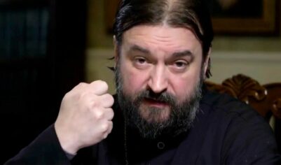 Меня пытались меня ломать об колено, как советует священник Андрей Ткачёв.