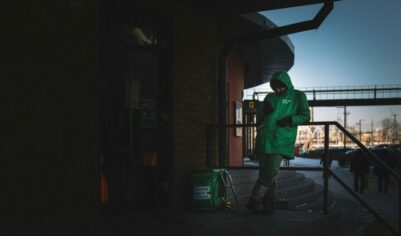 В Москве у курьеров начали массово отнимать велосипеды. Что происходит