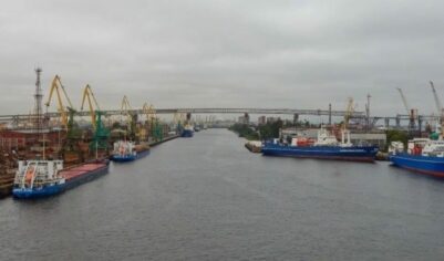 В ЛЕНОБЛАСТИ НА ТАНКЕРЕ СО 130 ТЫСЯЧАМИ ТОНН МАЗУТА ПРОИЗОШЛИ ВЗРЫВЫ, ОН СЕЛ НА МЕЛЬ