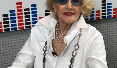«Стиль не по паспорту»: 4 секретных приёма 89-летней Светланы Дружининой