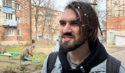 Пошутившего об инвалиде на «культяпковозке» комика задержали при попытке покинуть Россию. Ему грозит тюрьма