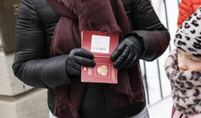 Путин приказал живущим в России украинцам легализоваться или уехать. Что нужно знать