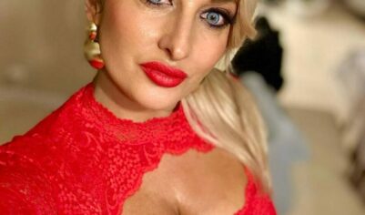 3 сигнала в одежде, которые говорят, что женщина давно одна (по мнению известного эксперта)