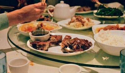 Вкусно, но грустно: топ-5 продуктов, которые чаще всего приводят к сильным отравлениям