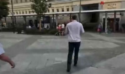 Прохожий ударил ногой москвичку за отказ познакомиться. Разбираться с ним будет СК