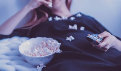 Заменят телевидение и освободят от сбережений. На какое предложение не стоит соглашаться по телефону