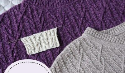 Очаровательный образ спицами с выразительными рельефными узорами и аккуратными косами, создающими объемный эффект.