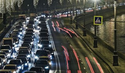 Пробки на дорогах Москвы достигли восьми баллов