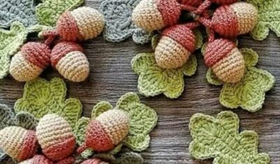 Желуди из мягкой пряжи с насыщенными оттенками