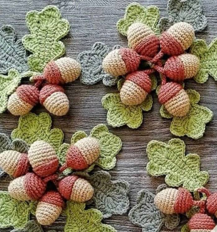 Желуди из мягкой пряжи с насыщенными оттенками0