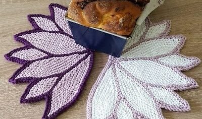 Вязаные листочки с тёплыми оттенками для уютных чаепитий.