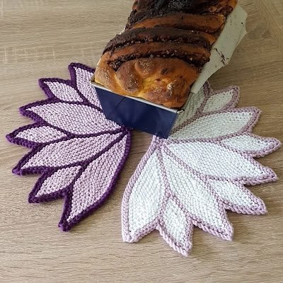 Вязаные листочки с тёплыми оттенками для уютных чаепитий.0