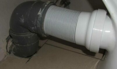 Две причины, почему появляется запах канализации, хотя ничего не протекает и как это устранить