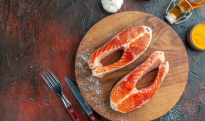 Красная рыба и икра заметно подорожают к Новому году. Сколько придётся заплатить за деликатесы