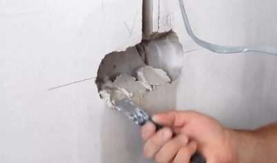 Что делать если розетка шатается или выпадает из стены? Простой и быстрый способ ее зафиксировать
