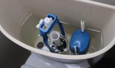 Течёт унитаз после смыва воды. Три решения, как устранить эту постоянную течь