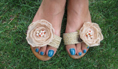 Украшаем старые шлепки за 30 минут