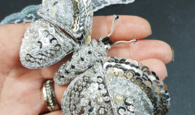 Бабочка-брошь из бисера и пайеток