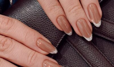 21 идея для сногсшибательного маникюра с блестками на Новый год 2026