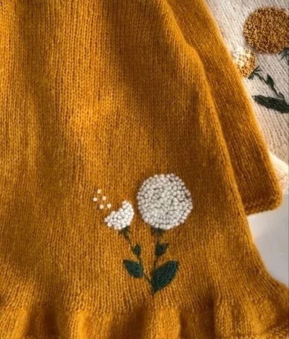 Свитер с вышитым букетом3