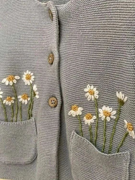 Свитер с вышитым букетом1