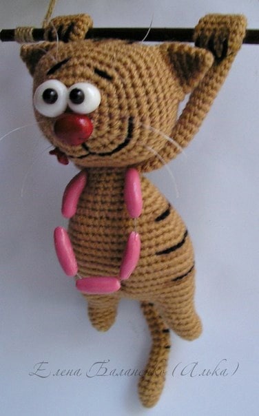 Вязаный котик на подвесе1