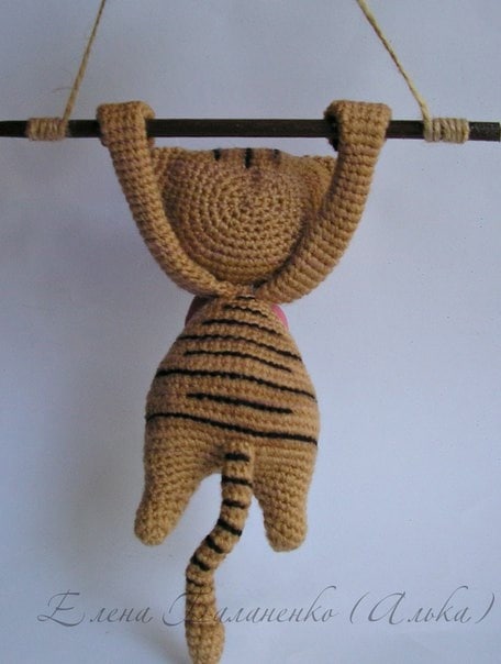 Вязаный котик на подвесе2